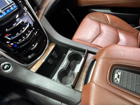 Used 2020 Cadillac Escalade Luxury w/ Escalade Sport Edition AWD/4WD image 24
