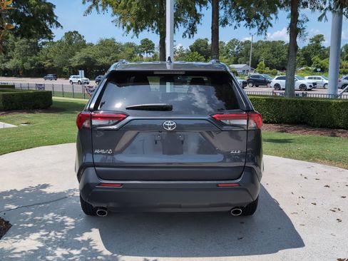 Used 2025 Toyota RAV4 XLE FWD image 9