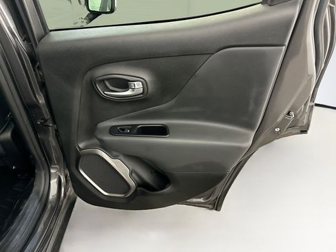 Used 2018 Jeep Renegade Limited w/ UConnect 8.4 Nav Group image 32