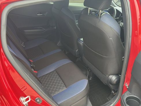 Used 2020 Toyota C-HR XLE FWD image 9