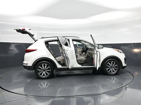 Used 2018 Kia Sportage EX w/ EX Technology Package FWD image 4