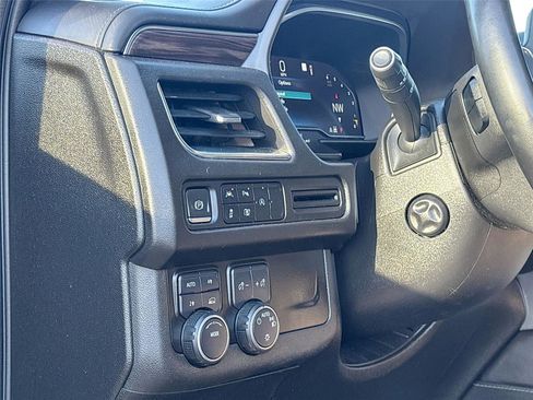 Used 2023 Chevrolet Suburban LT w/ Luxury Package image 10