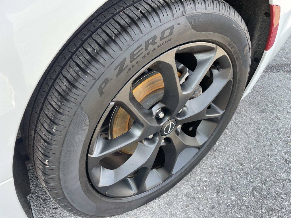Used 2025 Chrysler Pacifica Limited FWD image 13