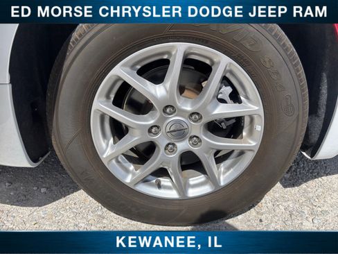 Used 2024 Chrysler Pacifica Touring-L FWD image 18