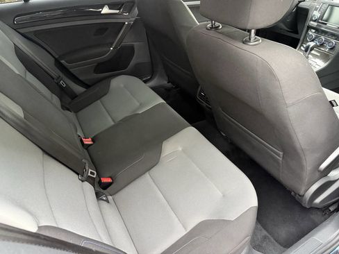 Used 2016 Volkswagen e-Golf SE image 16