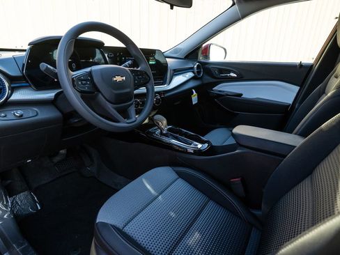 New 2026 Chevrolet Trax LT image 11