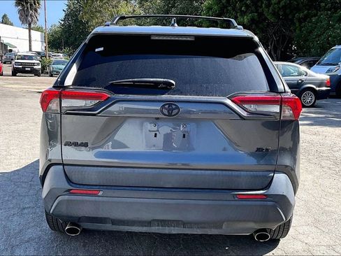 Used 2020 Toyota RAV4 XLE w/ Carpet Mat Package FWD image 5