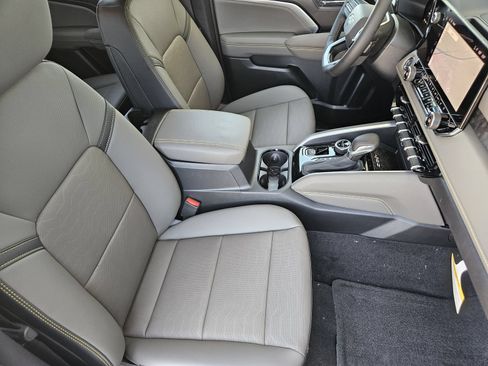 New 2026 Chevrolet Colorado ZR2 w/ Technology Package AWD/4WD image 17
