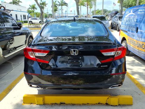 Used 2018 Honda Accord Touring image 10