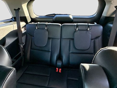 Used 2022 Ford Explorer XLT w/ Equipment Group 202A image 24