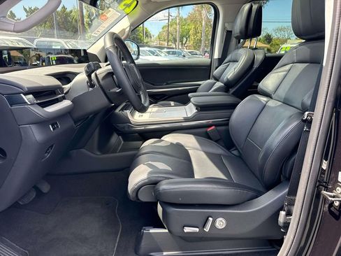 Used 2025 Lincoln Navigator Reserve AWD/4WD image 22
