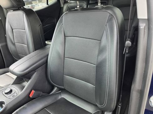 Used 2023 GMC Terrain SLT AWD/4WD image 14