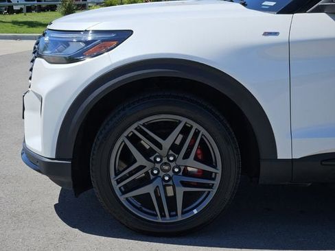 Used 2025 Ford Explorer ST-Line w/ ST-Line Street Pack AWD/4WD image 10