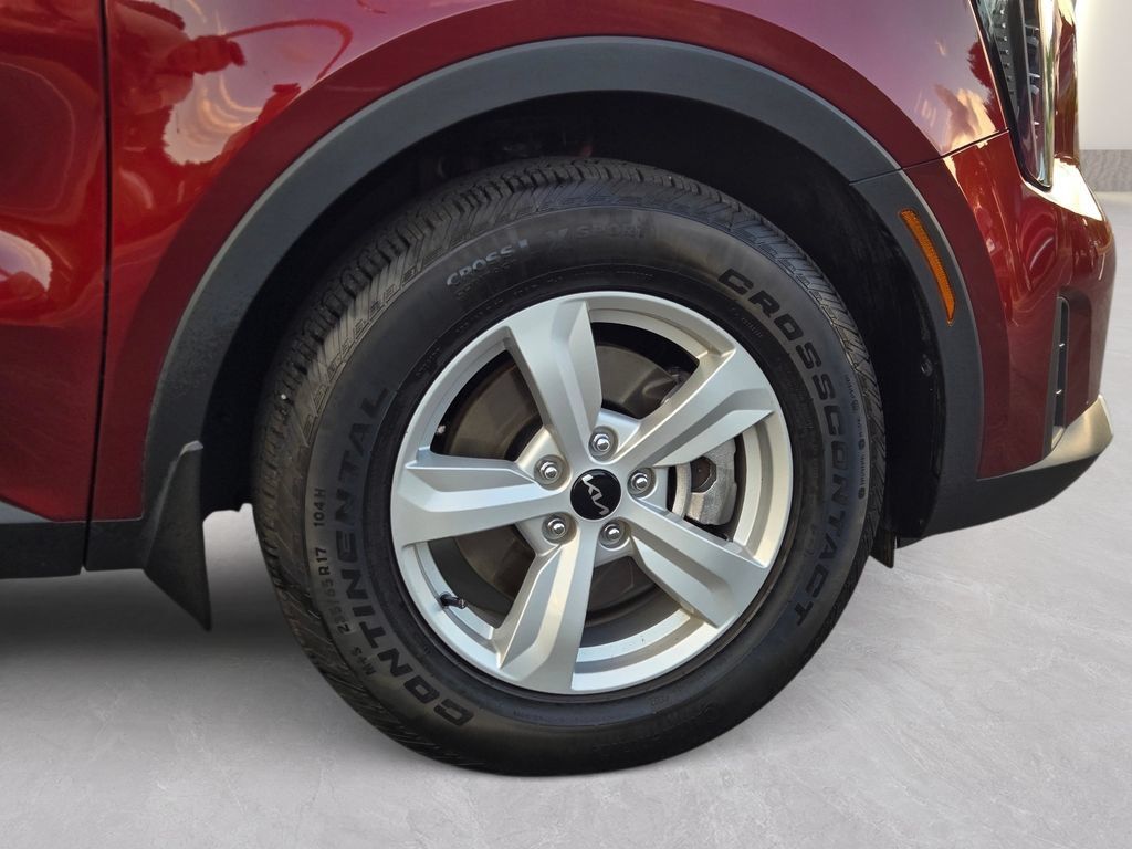 Used 2025 Kia Sorento LX FWD image 5