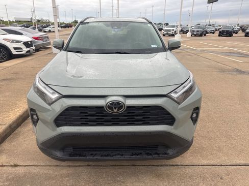 Used 2023 Toyota RAV4 XLE Premium FWD image 5