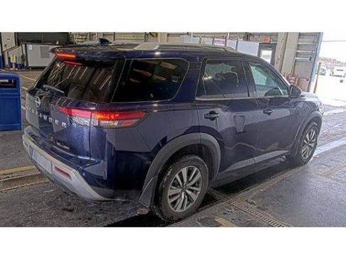 Used 2022 Nissan Pathfinder SL image 2