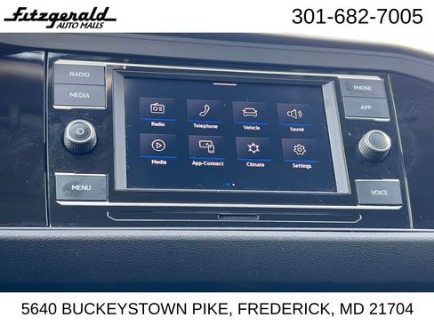 Used 2024 Volkswagen Jetta SE image 21