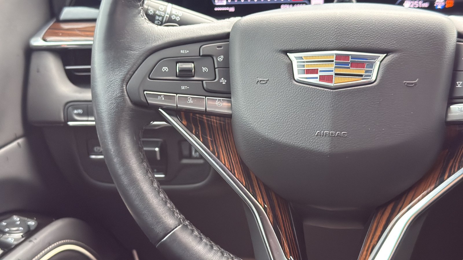 Used 2024 Cadillac Escalade ESV Premium Luxury w/ Performance Package AWD/4WD image 15