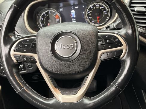 Used 2018 Jeep Cherokee Limited AWD/4WD image 13
