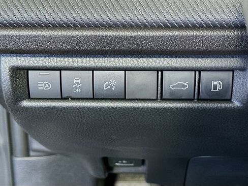 Used 2025 Toyota Camry SE image 11