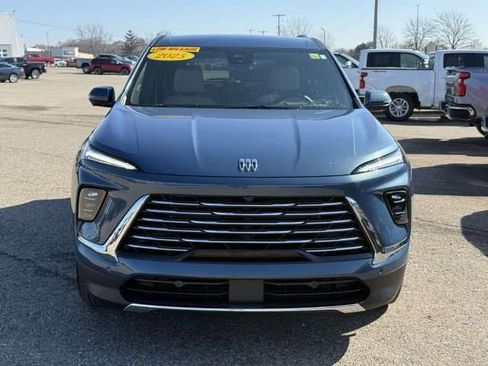 Used 2025 Buick Enclave Preferred w/ Super Cruise Package image 3