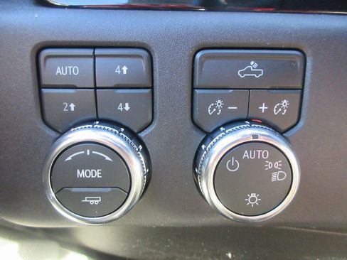 New 2026 GMC Sierra 1500 SLE w/ X31 Off-Road Package image 16