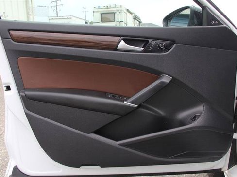 Used 2022 Volkswagen Passat 2.0T FWD image 16