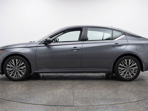 Used 2025 Nissan Altima 2.5 SV FWD image 5