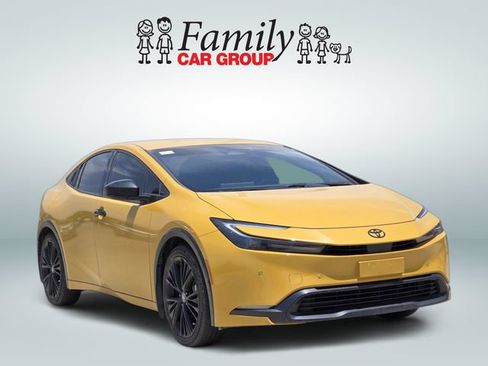 Used 2025 Toyota Prius FWD image 2