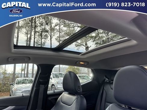 Used 2023 Chevrolet Bolt EUV Premier w/ Sun & Sound Package image 21