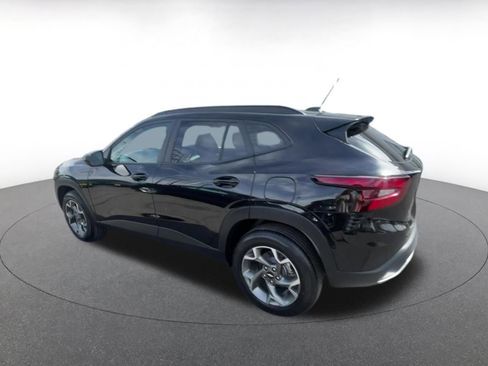 Used 2025 Chevrolet Trax LT image 10