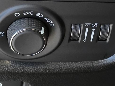 Used 2025 Jeep Grand Cherokee Laredo X image 34