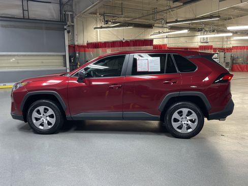 Used 2022 Toyota RAV4 LE image 7