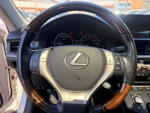 Used 2015 Lexus ES 300h FWD image 17