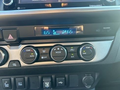 Used 2023 Toyota Tacoma TRD Sport image 10