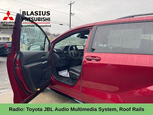 Used 2025 Toyota Sienna XSE w/ XSE Plus Package image 12