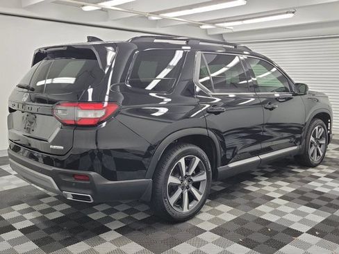 Certified 2025 Honda Pilot Touring image 6