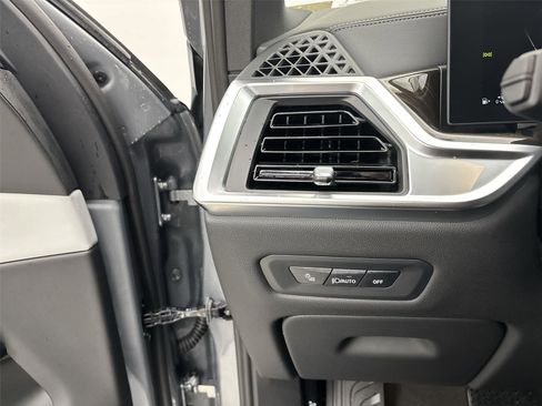 New 2026 BMW X5 xDrive50e image 31