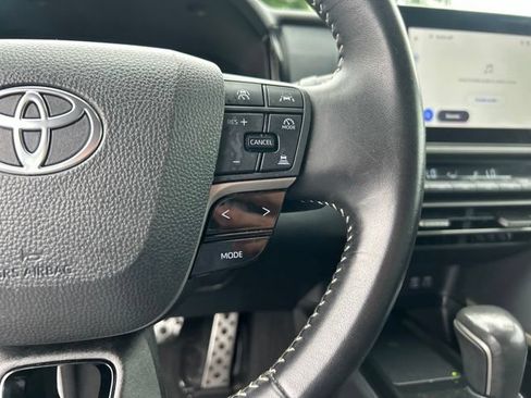 Used 2025 Toyota Camry SE FWD image 22