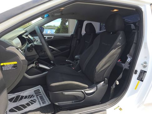 Used 2016 Hyundai Veloster FWD image 10