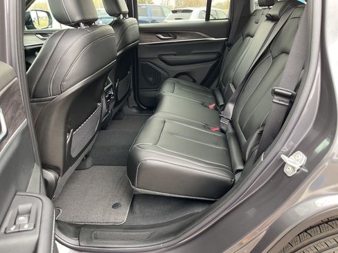 New 2025 Jeep Grand Cherokee Limited w/ Black Appearance Package image 17