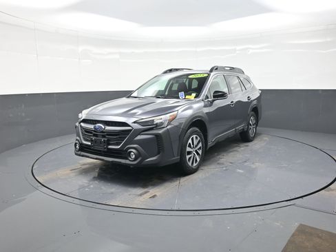 Used 2025 Subaru Outback Premium image 7