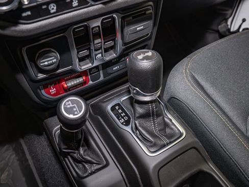 Used 2024 Jeep Wrangler Willys image 17