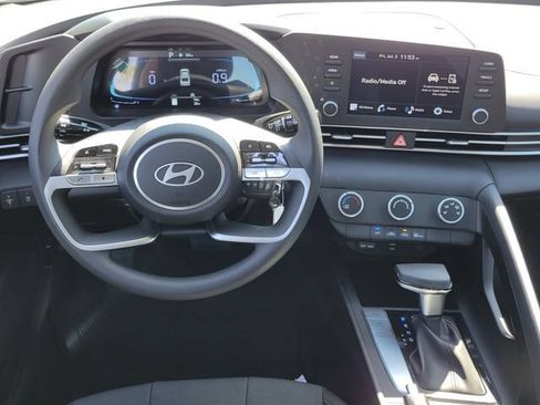 New 2026 Hyundai Elantra SE FWD image 6