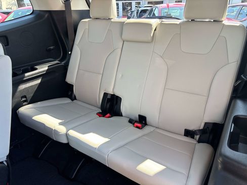 Used 2022 Kia Telluride EX w/ EX Premium Package image 11