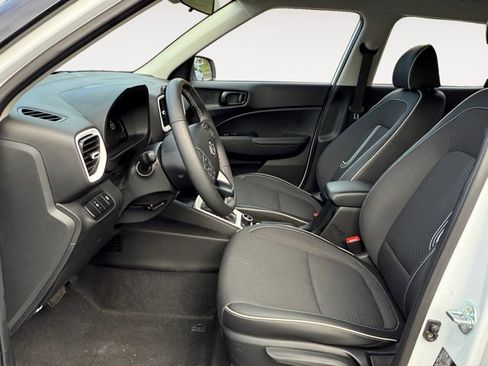 Certified 2025 Hyundai Venue Limited image 9