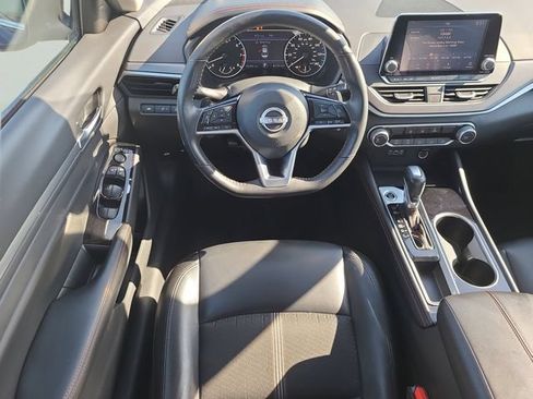 Used 2024 Nissan Altima 2.5 SR FWD image 17