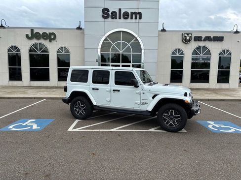 Used 2024 Jeep Wrangler Unlimited Sahara w/ Technology Group AWD/4WD image 1
