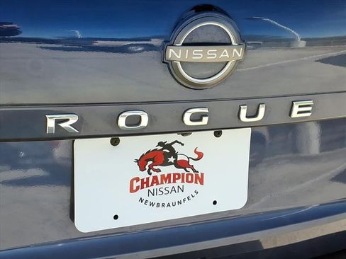 Used 2023 Nissan Rogue S image 10