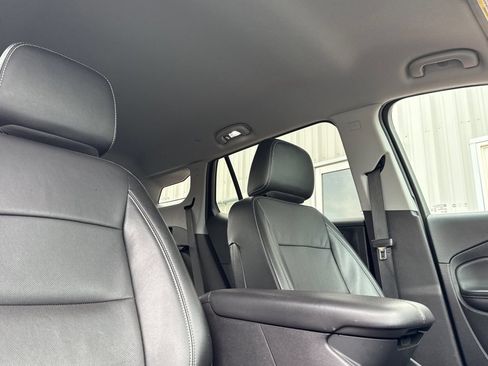 Used 2024 GMC Terrain SLT AWD/4WD image 17